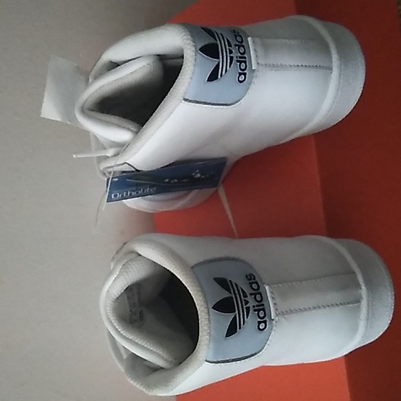 ADDIDAS PRO MODEL Blue &White 7Y men =8.5 Women - Picture 5 of 8